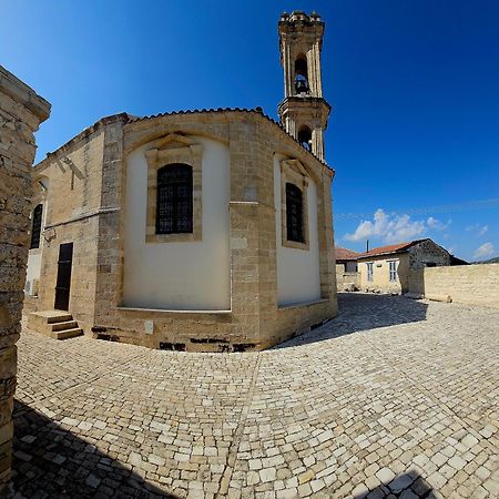 Maya Paphos Bagian luar foto