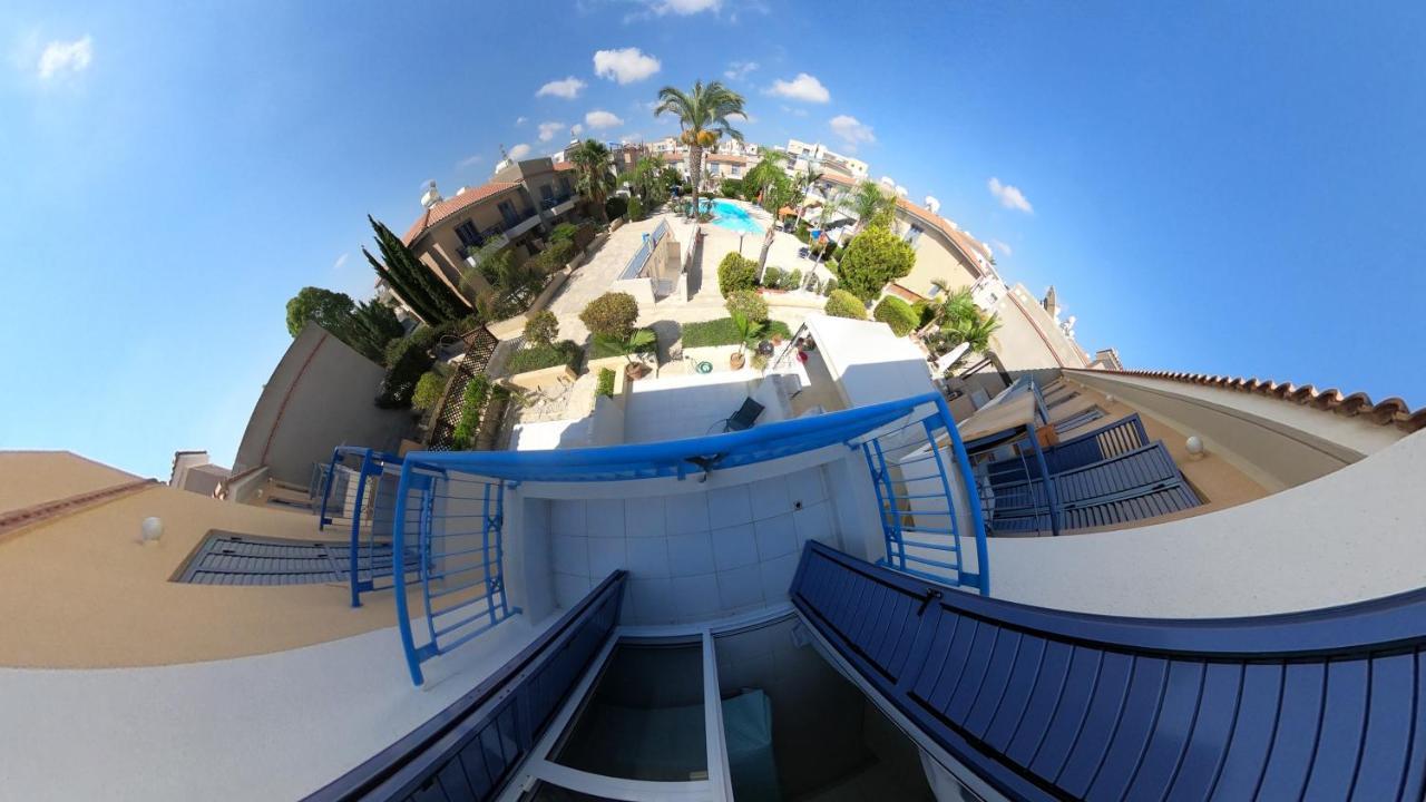 Maya Paphos Bagian luar foto