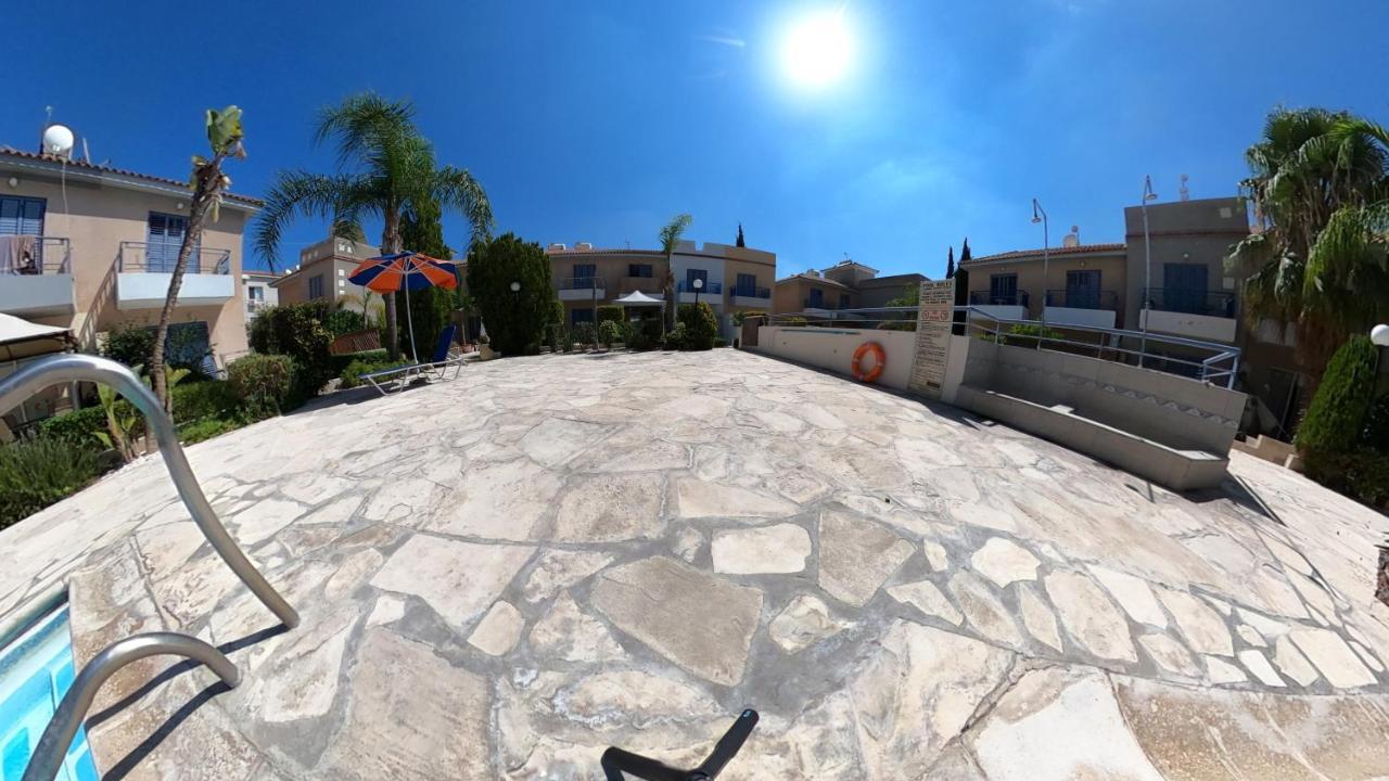 Maya Paphos Bagian luar foto