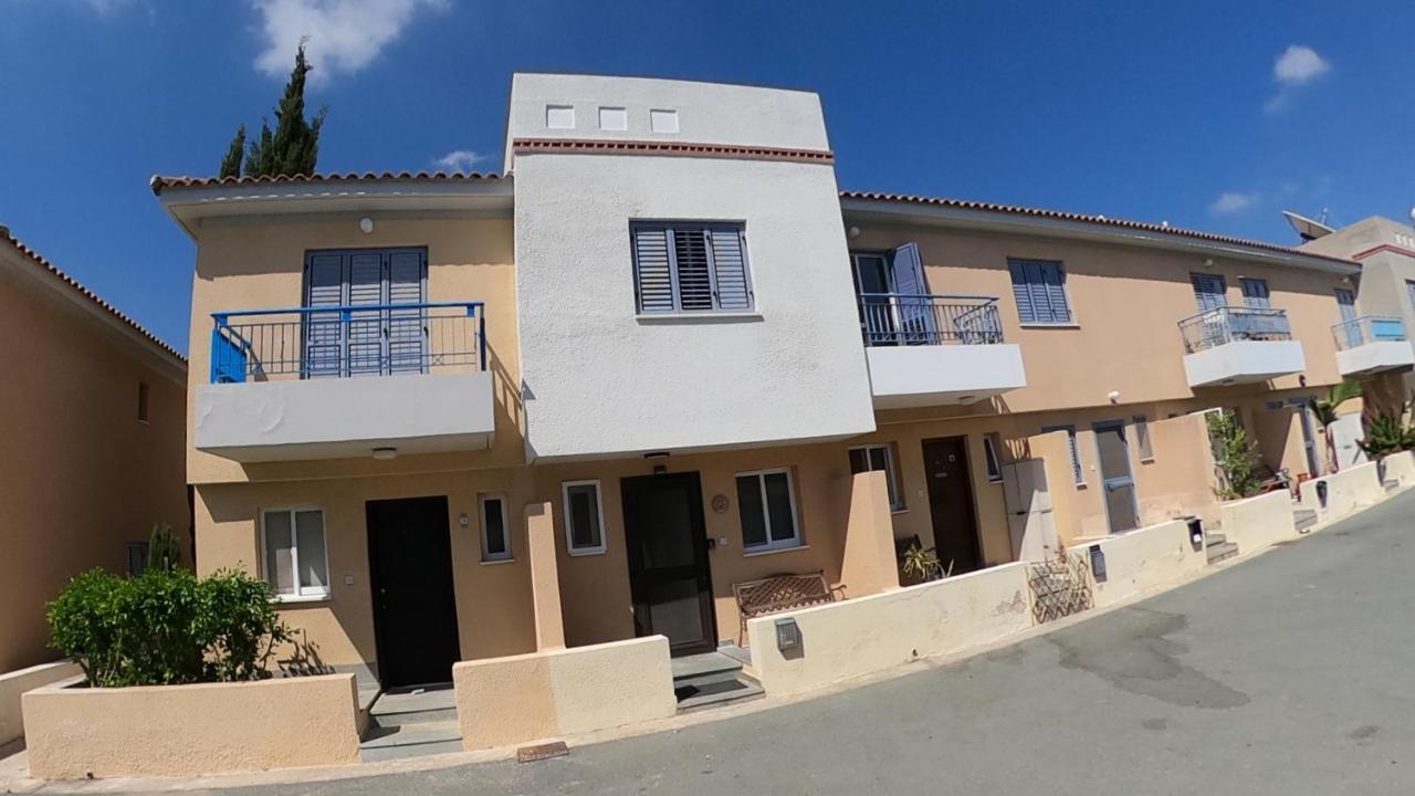 Maya Paphos Bagian luar foto