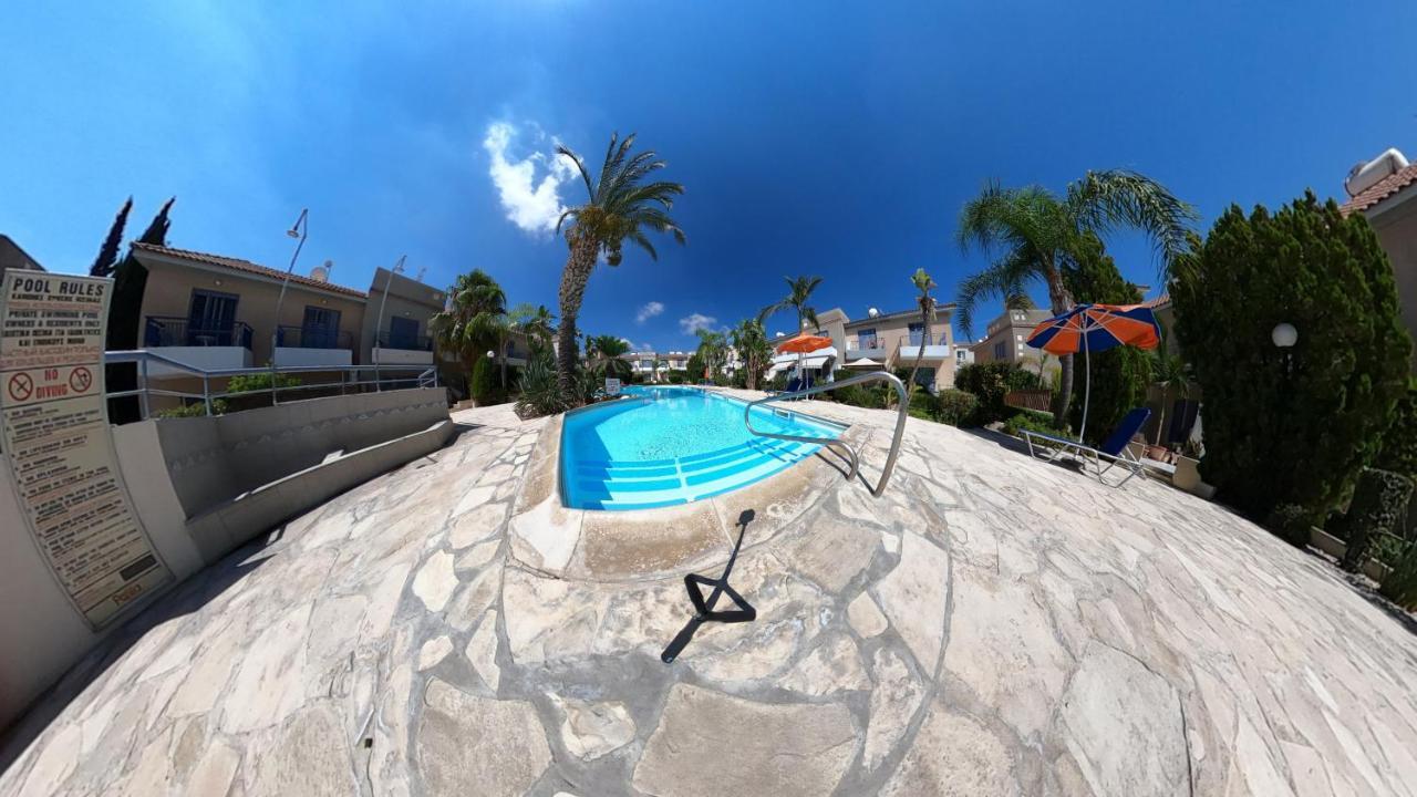 Maya Paphos Bagian luar foto