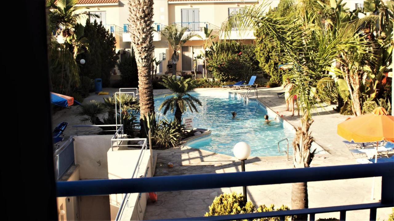 Maya Paphos Bagian luar foto